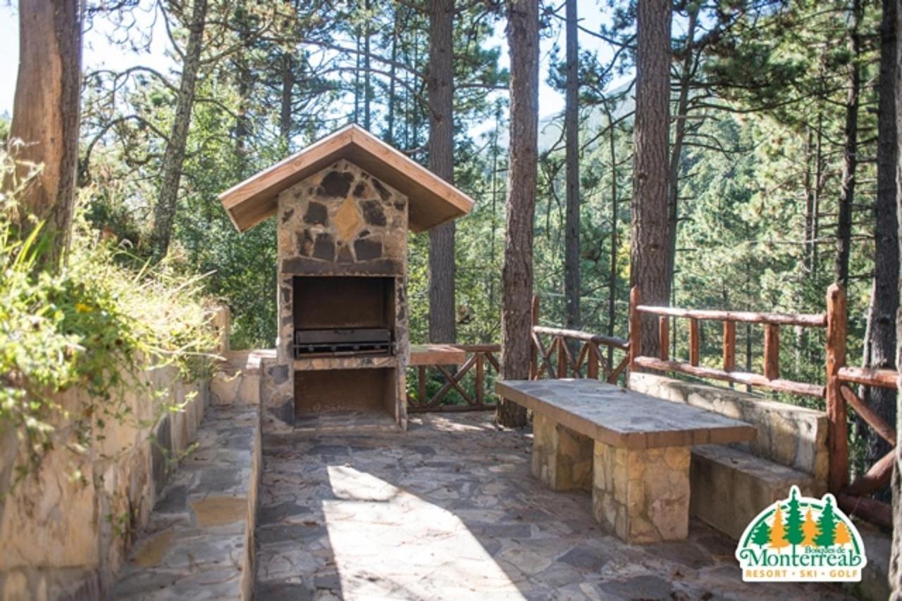 Hotel Bosques De Monterreal San Antonio de las Alazanas Exterior foto