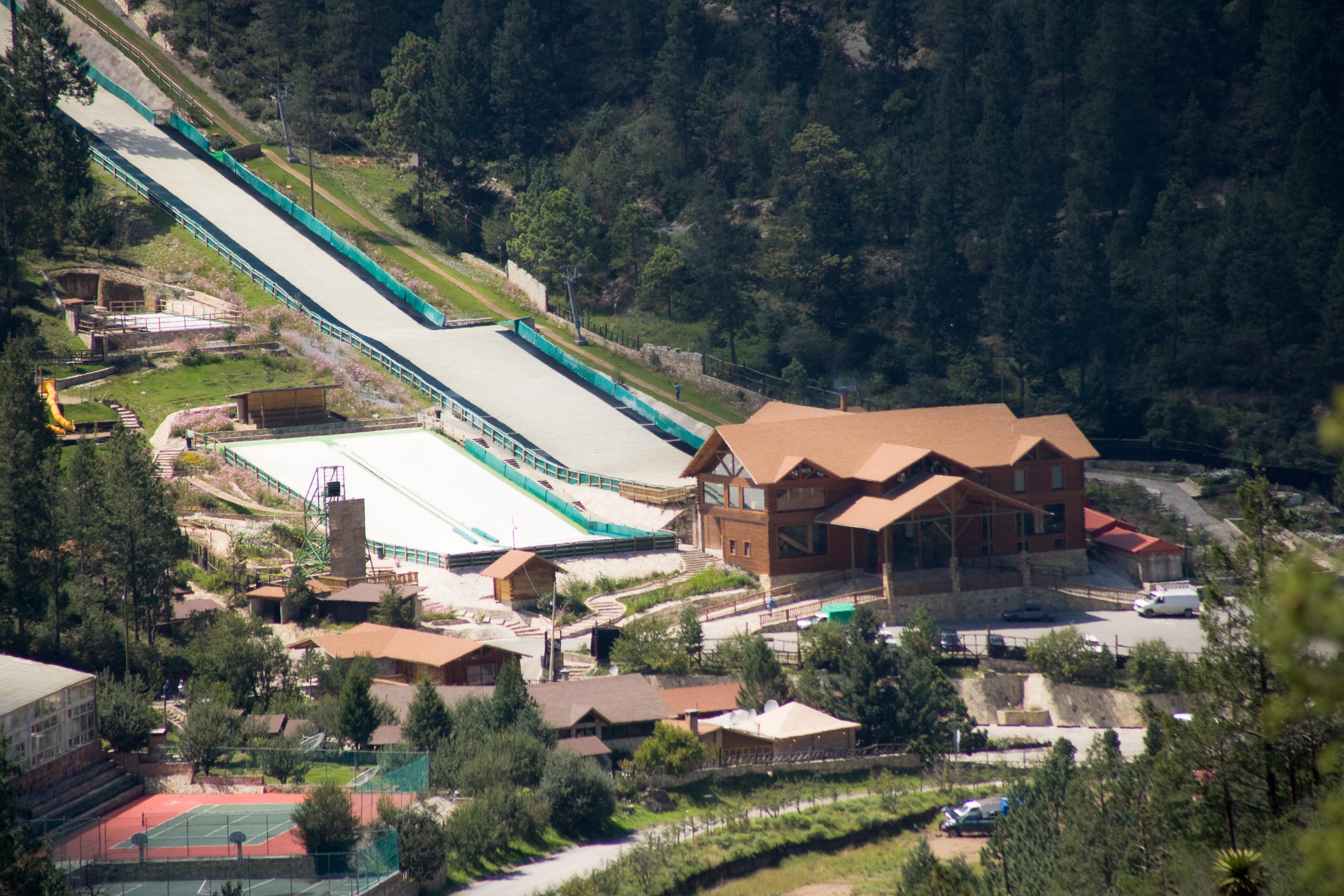 Hotel Bosques De Monterreal San Antonio de las Alazanas Exterior foto