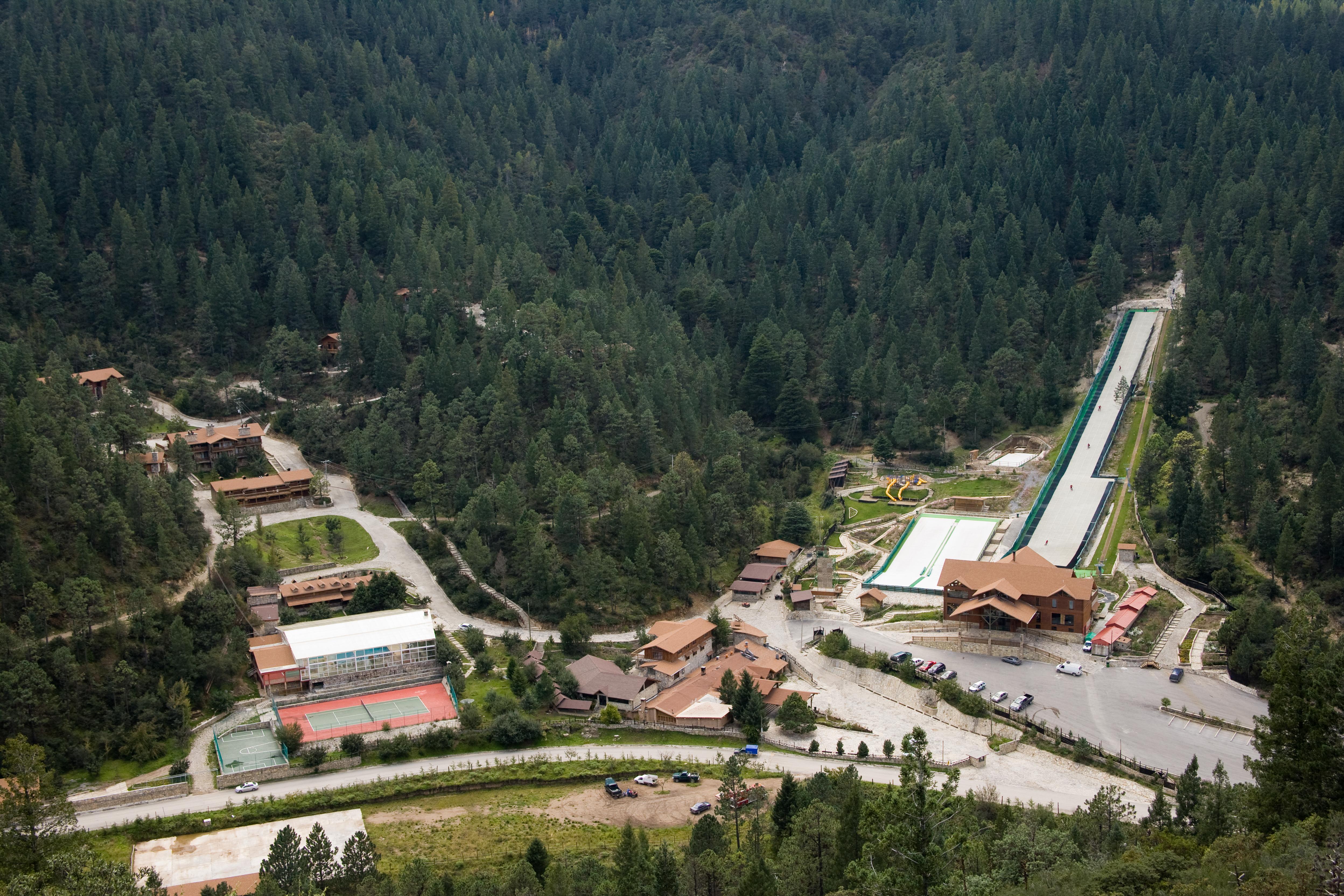 Hotel Bosques De Monterreal San Antonio de las Alazanas Exterior foto